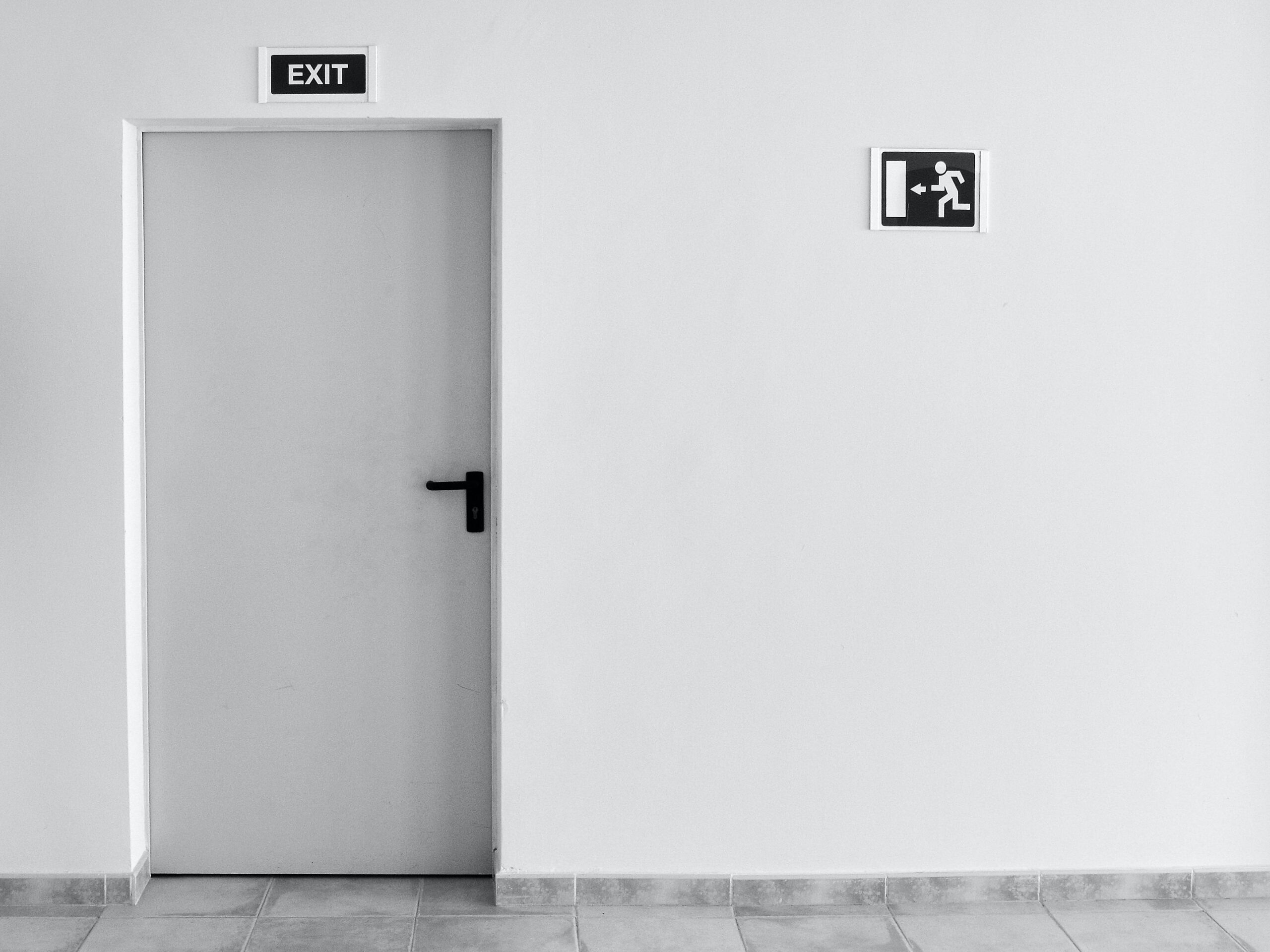 michael-jasmund-t-WxNy6CMyU-unsplash (1) Fire Door Maintenance